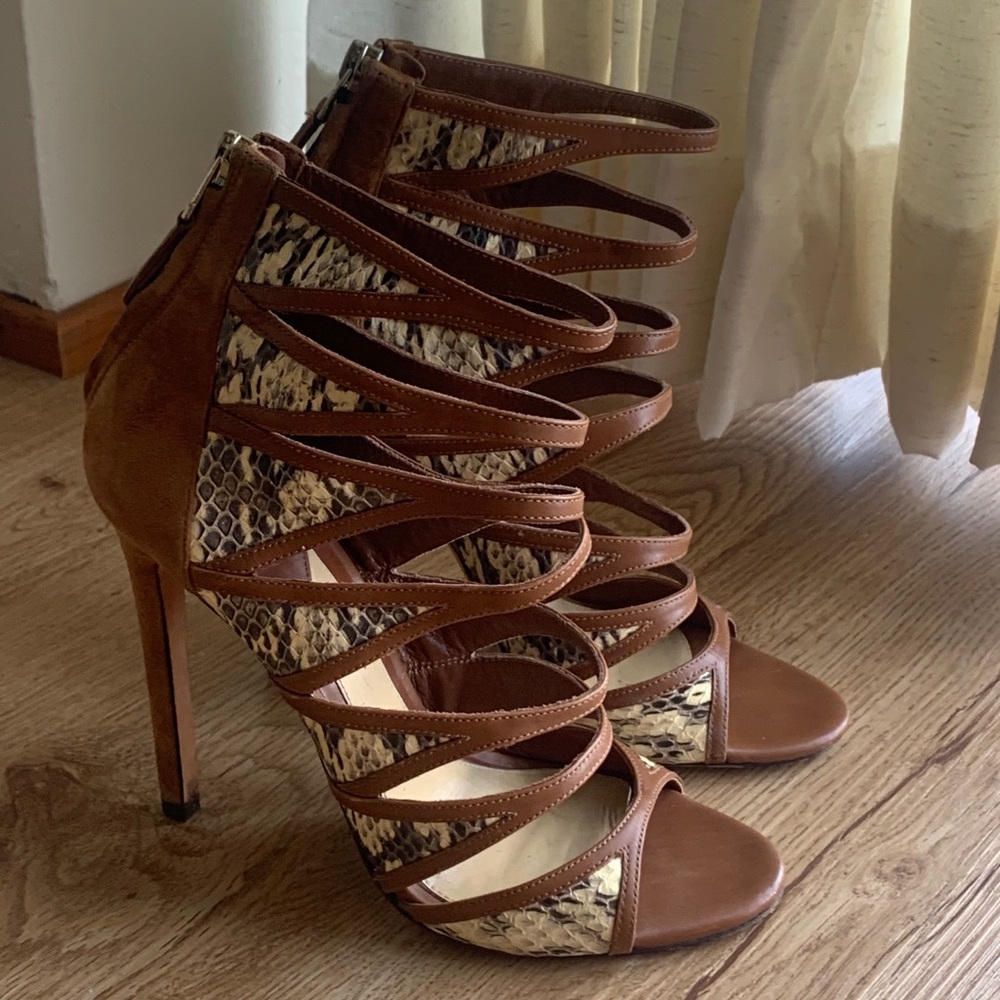 SELL BY NOV 17*** B Brian Atwood Lynnden Cage sz 8